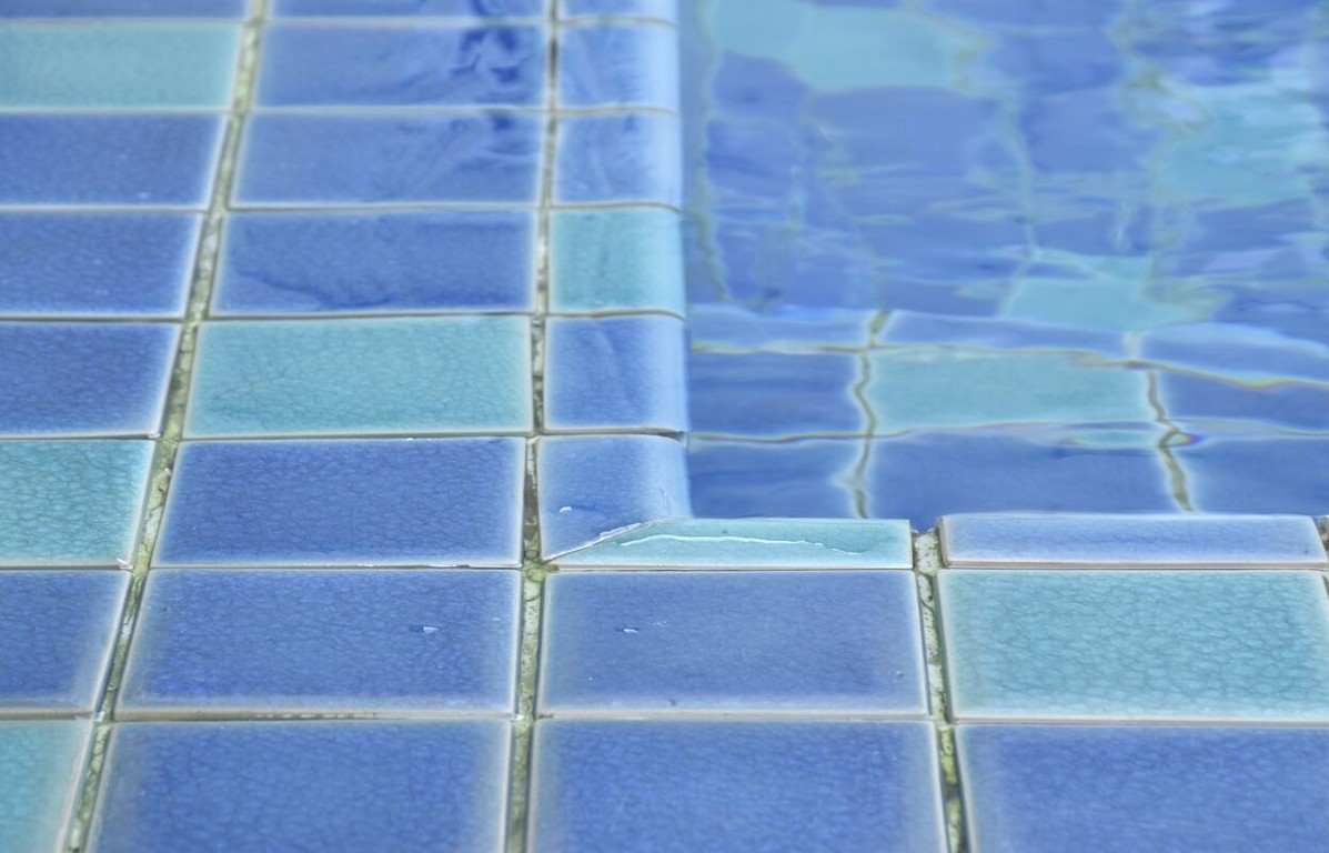 Pool Tile Cleaning & Calcium/Scale Removal